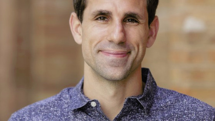 Headshot of Cesar de la Fuente.