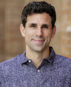 Headshot of Cesar de la Fuente.