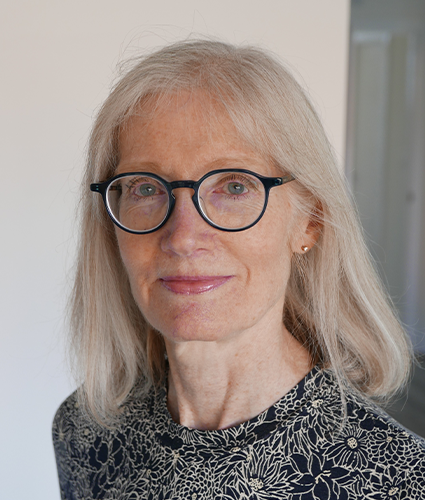 Headshot of Maggie Smith.