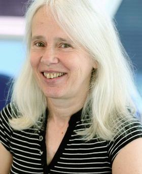 Headshot of Lynne Boddy.